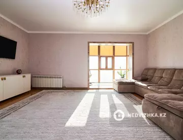 3-комнатная квартира, этаж 25 из 28, 168 м²