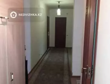 3-комнатная квартира, этаж 2 из 5, 76 м², на длительный срок