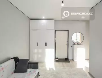 4-комнатная квартира, этаж 2 из 9, 33 м²