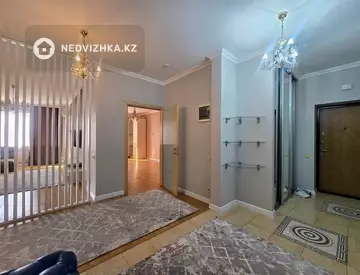 5-комнатная квартира, этаж 6 из 18, 176 м²