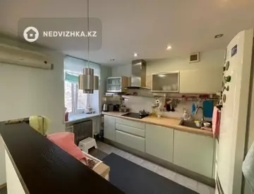 4-комнатная квартира, этаж 4 из 5, 80 м²