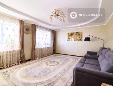 4-комнатная квартира, этаж 9 из 14, 138 м²