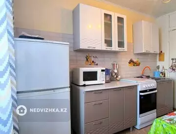 3-комнатная квартира, этаж 1 из 9, 63 м²