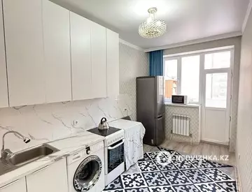 1-комнатная квартира, этаж 3 из 10, 38 м²