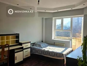 4-комнатная квартира, этаж 5 из 5, 100 м²