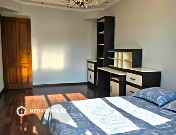 4-комнатная квартира, этаж 5 из 5, 100 м²
