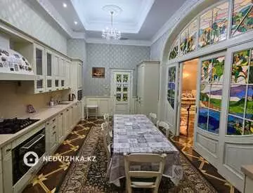 6-комнатная квартира, этаж 3 из 4, 420 м²