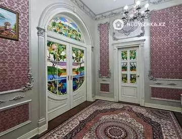 6-комнатная квартира, этаж 3 из 4, 420 м²