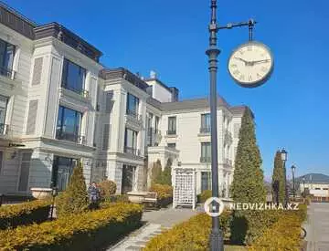 4-комнатная квартира, этаж 3 из 3, 195 м²