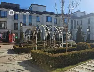 4-комнатная квартира, этаж 3 из 3, 195 м²