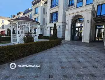 4-комнатная квартира, этаж 3 из 3, 195 м²