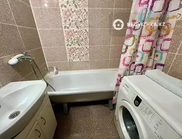 1-комнатная квартира, этаж 9 из 10, 40 м², Посуточно