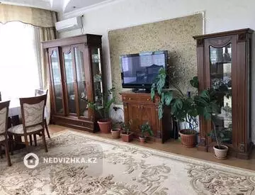 3-комнатная квартира, этаж 7 из 10, 95 м², На длительный срок