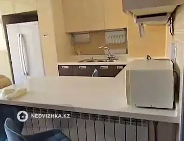 2-комнатная квартира, этаж 4 из 18, 68 м², На длительный срок