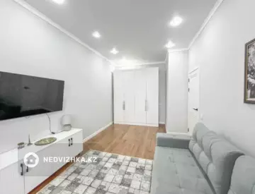 1-комнатная квартира, этаж 1 из 10, 37 м²