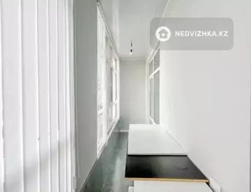 1-комнатная квартира, этаж 1 из 10, 37 м²