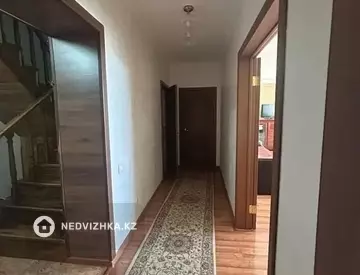 4-комнатная квартира, этаж 12 из 13, 147 м²