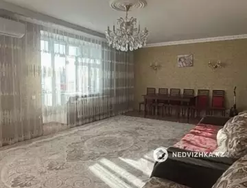 4-комнатная квартира, этаж 12 из 13, 147 м²