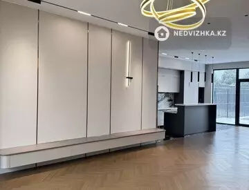 5-комнатная квартира, этаж 1 из 3, 280 м²