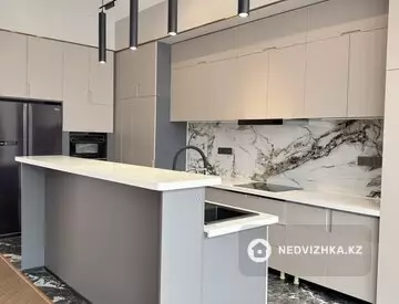 5-комнатная квартира, этаж 1 из 3, 280 м²