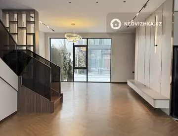 5-комнатная квартира, этаж 1 из 3, 280 м²