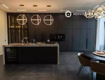 6-комнатная квартира, этаж 1 из 3, 650 м²