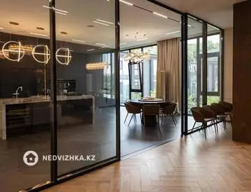 6-комнатная квартира, этаж 1 из 3, 650 м²