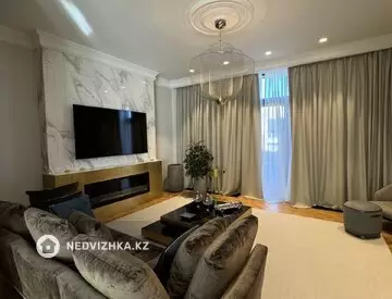 4-комнатная квартира, этаж 1 из 3, 262 м²