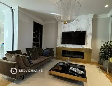 4-комнатная квартира, этаж 1 из 3, 262 м²