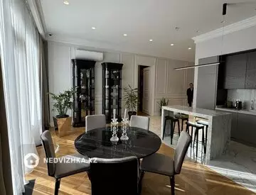 4-комнатная квартира, этаж 1 из 3, 262 м²