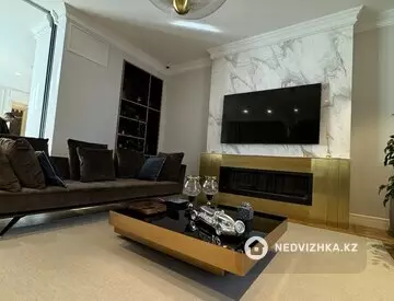 4-комнатная квартира, этаж 1 из 3, 262 м²