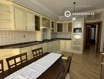 7-комнатная квартира, этаж 5 из 6, 365 м²