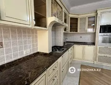 7-комнатная квартира, этаж 5 из 6, 365 м²