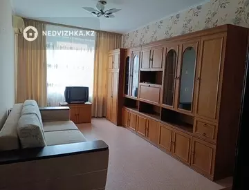 2-комнатная квартира, этаж 3 из 5, 52 м², На длительный срок