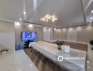 4-комнатная квартира, этаж 13 из 16, 166 м²