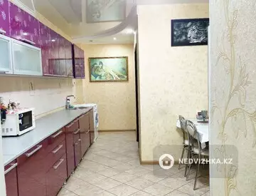 1-комнатная квартира, этаж 3 из 10, 50 м², Посуточно