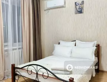 1-комнатная квартира, этаж 3 из 10, 50 м², Посуточно