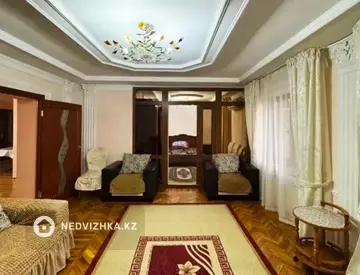 4-комнатная квартира, этаж 1 из 5, 115 м², На длительный срок