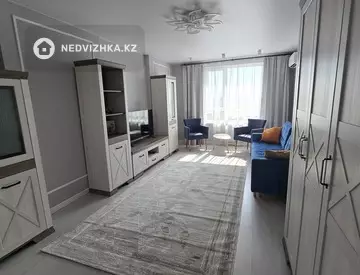 2-комнатная квартира, этаж 12 из 17, 76 м², На длительный срок