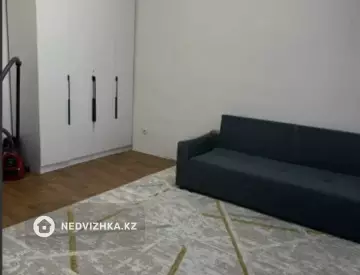 1-комнатная квартира, этаж 4 из 12, 42 м²