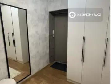 1-комнатная квартира, этаж 4 из 12, 42 м²