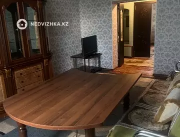3-комнатная квартира, этаж 3 из 3, 74 м², На длительный срок