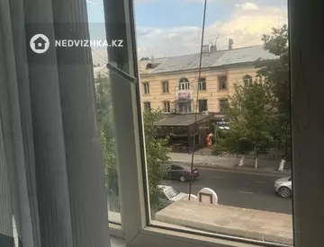 3-комнатная квартира, этаж 3 из 3, 74 м², На длительный срок