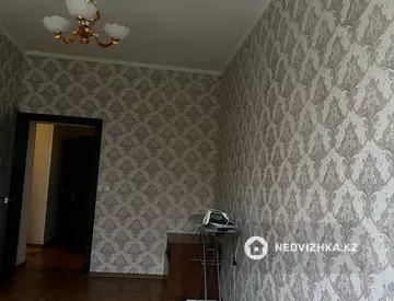 3-комнатная квартира, этаж 3 из 3, 74 м², На длительный срок