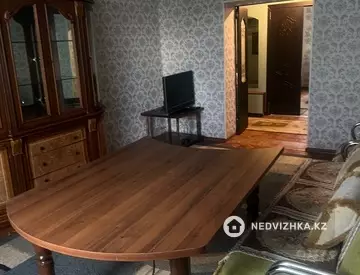 3-комнатная квартира, этаж 3 из 3, 74 м², На длительный срок