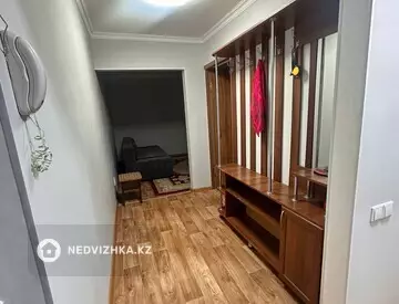 3-комнатная квартира, этаж 2 из 5, 60 м², На длительный срок