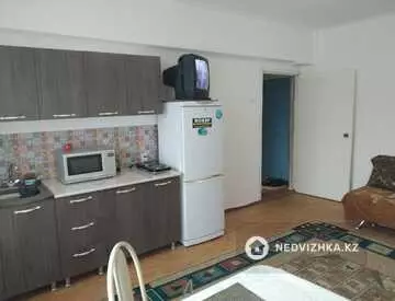 2-комнатная квартира, этаж 4 из 5, 37 м²