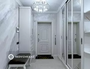 4-комнатная квартира, этаж 7 из 13, 200 м²