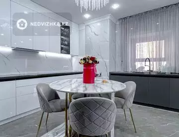 4-комнатная квартира, этаж 7 из 13, 200 м²