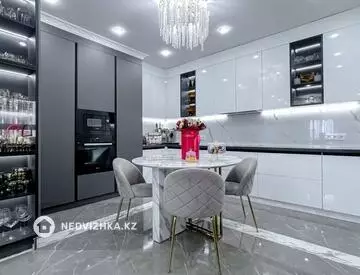 4-комнатная квартира, этаж 7 из 13, 200 м²